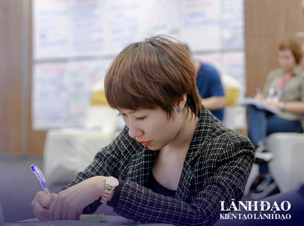 Nguyễn Thị Thiên Thảo quản lý vận hành cửa hàng