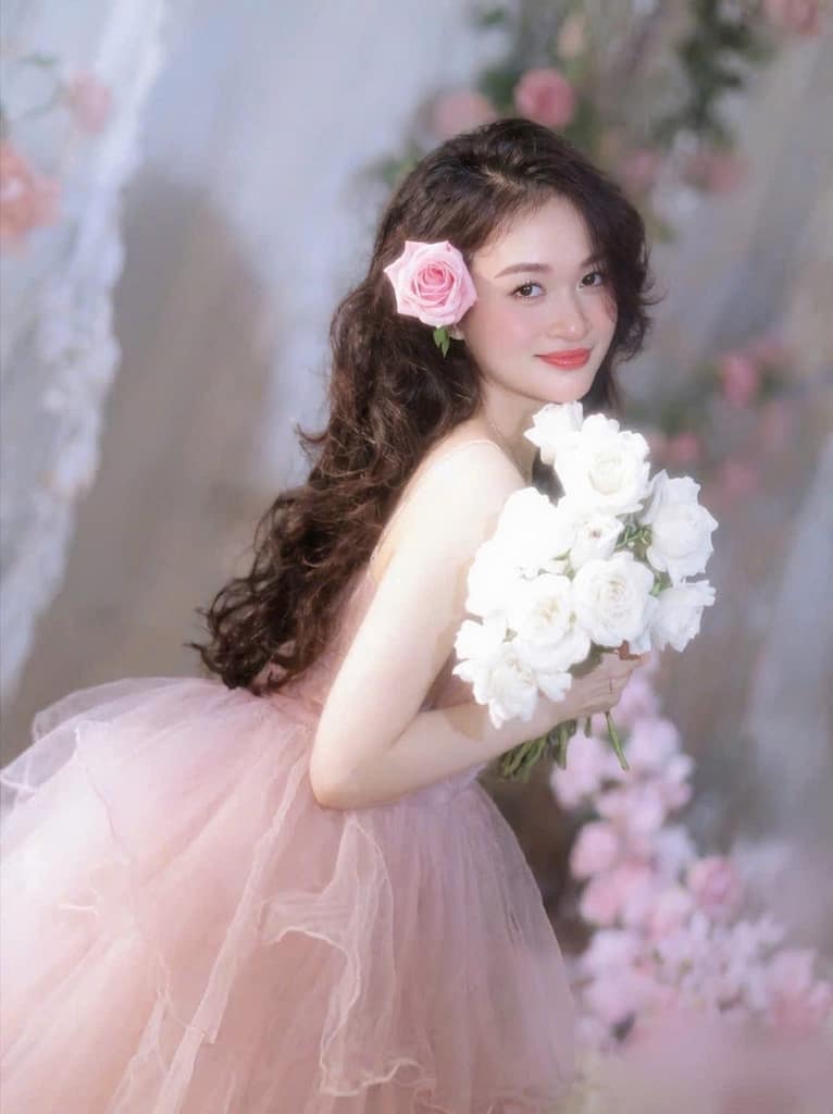 Đinh Ánh Huyền - Lãnh đạo bằng khí chất và quyền lực mềm