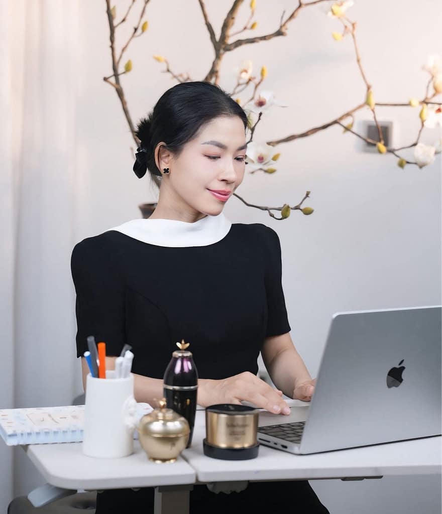 Phong thái chuyên nghiệp của nữ doanh nhân Việt Nam